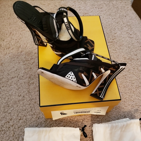 🚫SOLD🚫🌟💐HP🌟💐Fendi Heels - Picture 5 of 5